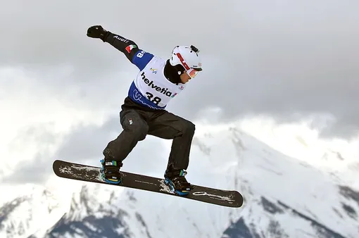 Legends of the Slopes: Iconic Snowboarders and Their Achievements